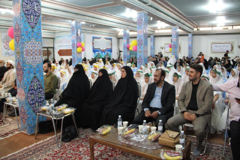 برگزاری مراسم جشن عبادت برای تعداد ۱۰۰ نفر از دختران ۹ الی ۱۰ ساله تحت حمایت امداد روز سه شنبه مورخ ۱۴۰۲/۰۴/۲۷ مراسم جشن عبادت برای فرزندان تحت حمایت در سالن جلسات کمیته امداد امام خمینی (ره) منطقه دو ارومیه برگزار گردید .