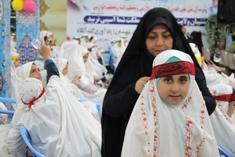 برگزاری مراسم جشن عبادت برای تعداد ۱۰۰ نفر از دختران ۹ الی ۱۰ ساله تحت حمایت امداد روز سه شنبه مورخ ۱۴۰۲/۰۴/۲۷ مراسم جشن عبادت برای فرزندان تحت حمایت در سالن جلسات کمیته امداد امام خمینی (ره) منطقه دو ارومیه برگزار گردید .