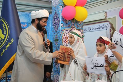 برگزاری مراسم جشن عبادت برای تعداد ۱۰۰ نفر از دختران ۹ الی ۱۰ ساله تحت حمایت امداد روز سه شنبه مورخ ۱۴۰۲/۰۴/۲۷ مراسم جشن عبادت برای فرزندان تحت حمایت در سالن جلسات کمیته امداد امام خمینی (ره) منطقه دو ارومیه برگزار گردید .